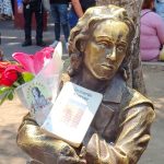 Entre poesía y música, piden reubicar escultura de Elena Garro en Puebla